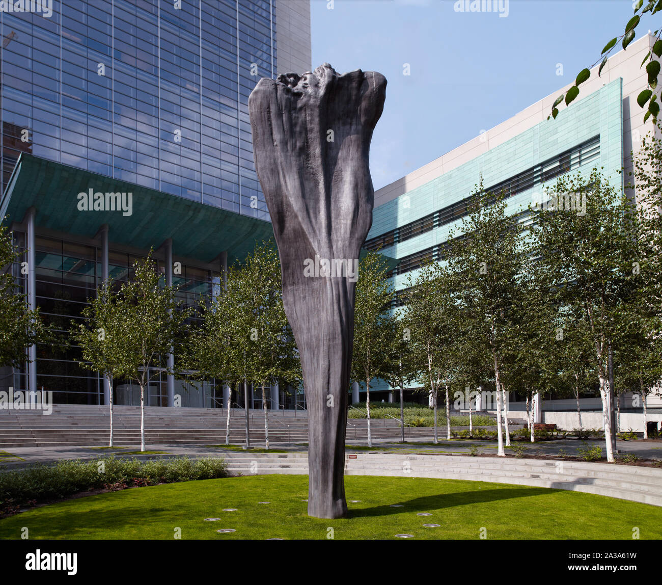 Sculpture Pillar Arc located at the exterior of the U.S. Courthouse