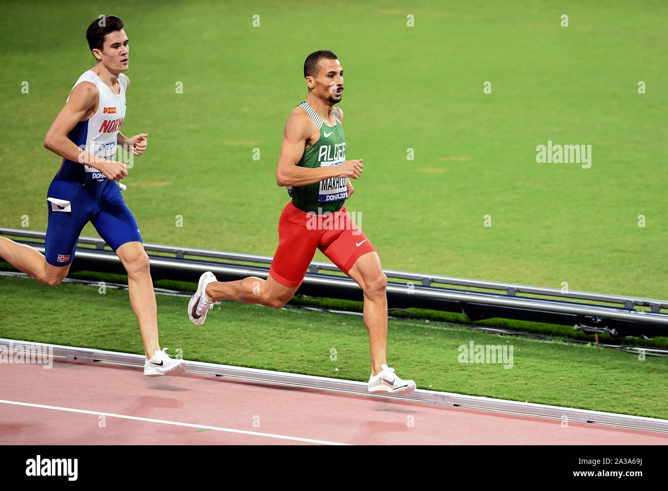Taoufik Makhloufi (Algeria, Silver Medal), Jakob Ingebrigtsen (Norway). 1500 metres men Final. IAAF World Athletics Championships, Doha 2019 Stock Photo