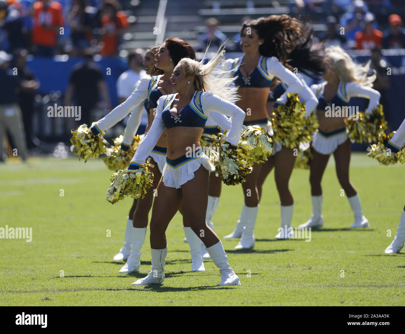 Los Angeles, California, USA. 6th Oct, 2019. Los Angeles Chargers cheerleaders perform during an NFL football game between Los Angeles Chargers and Denver Broncos, Sunday, Oct. 6, 2019, in Carson, Calif. Credit: Ringo Chiu/ZUMA Wire/Alamy Live News Stock Photo
