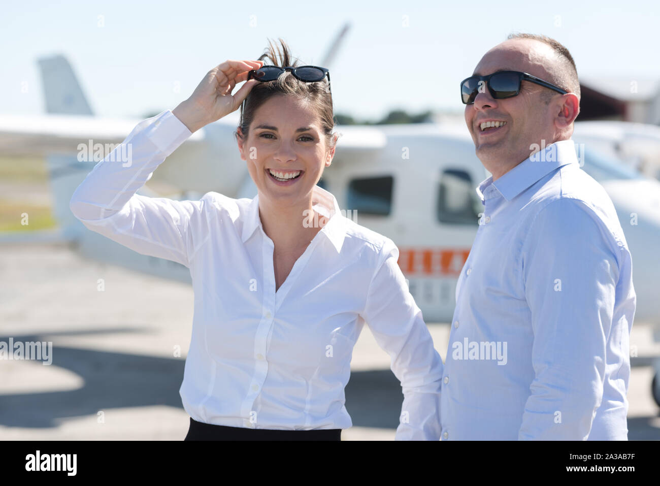 Male pilot female cabin crew hi-res stock photography and images - Alamy