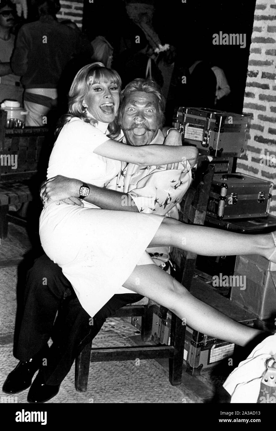 Early Rip Taylor Rip taylor confetti Black and White Stock Photos & Images - Alamy