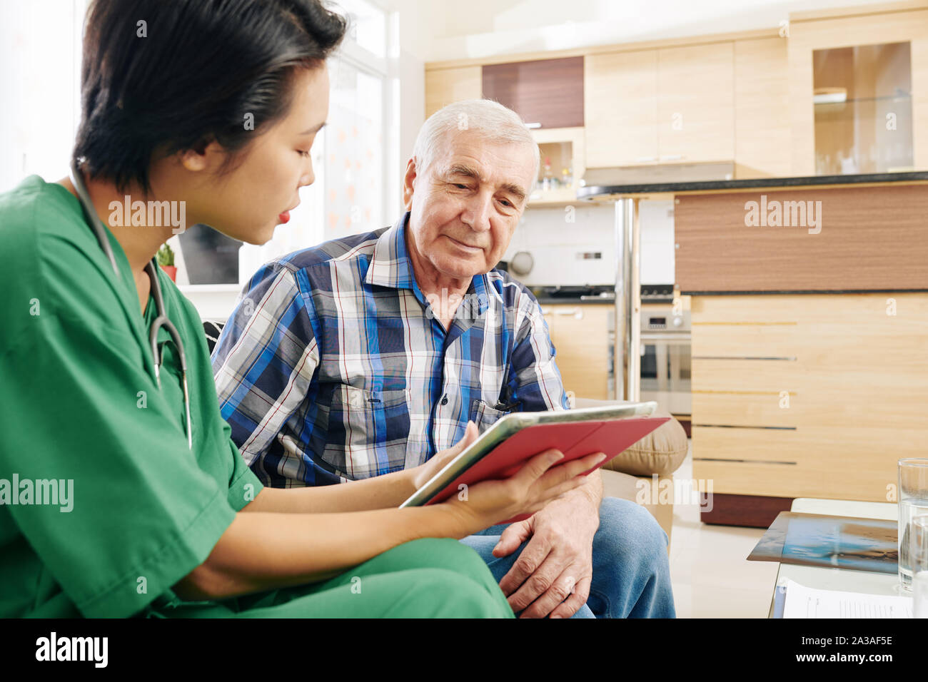 New nurse talking hi-res stock photography and images - Alamy