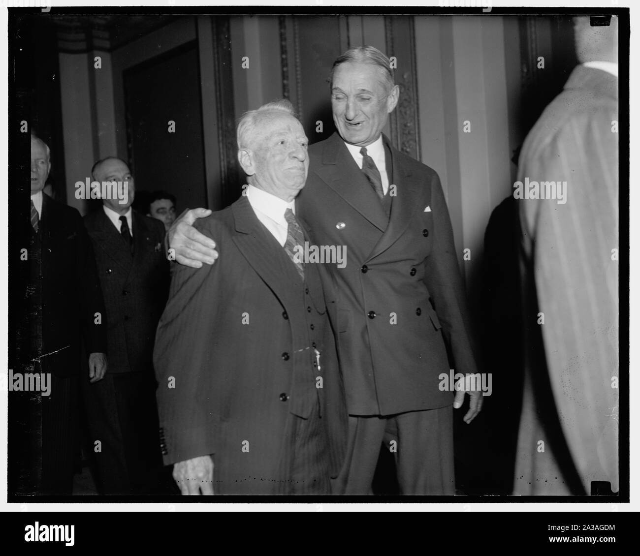 Senate veterans. Washington, D.C., Jan. 6. Senator Carter Glass, of Virginia, and Senator William Gibbs McAdoo of California, pictured as they walked from the Senate chamber to the House to hear President Roosevelt address the joint session Stock Photo