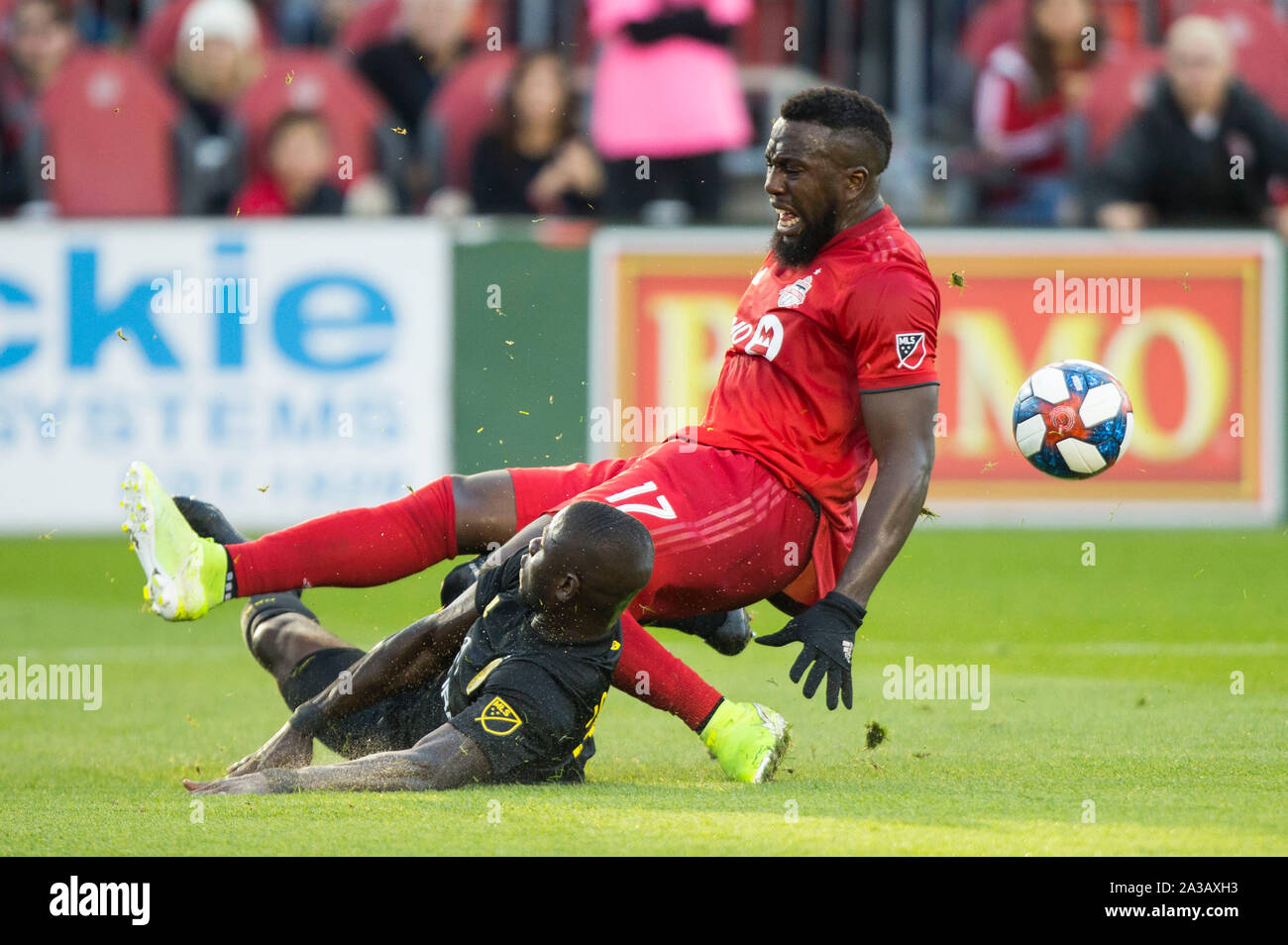 Toronto, Canada. 6th Oct, 2019. Jozy Altidore (R) of Toronto FC vies with Jonathan Mensah of Columbus Crew SC during their 2019 Major League Soccer (MLS) match at BMO Field in Toronto, Canada, Oct. 6, 2019. Credit: Zou Zheng/Xinhua/Alamy Live News Stock Photo
