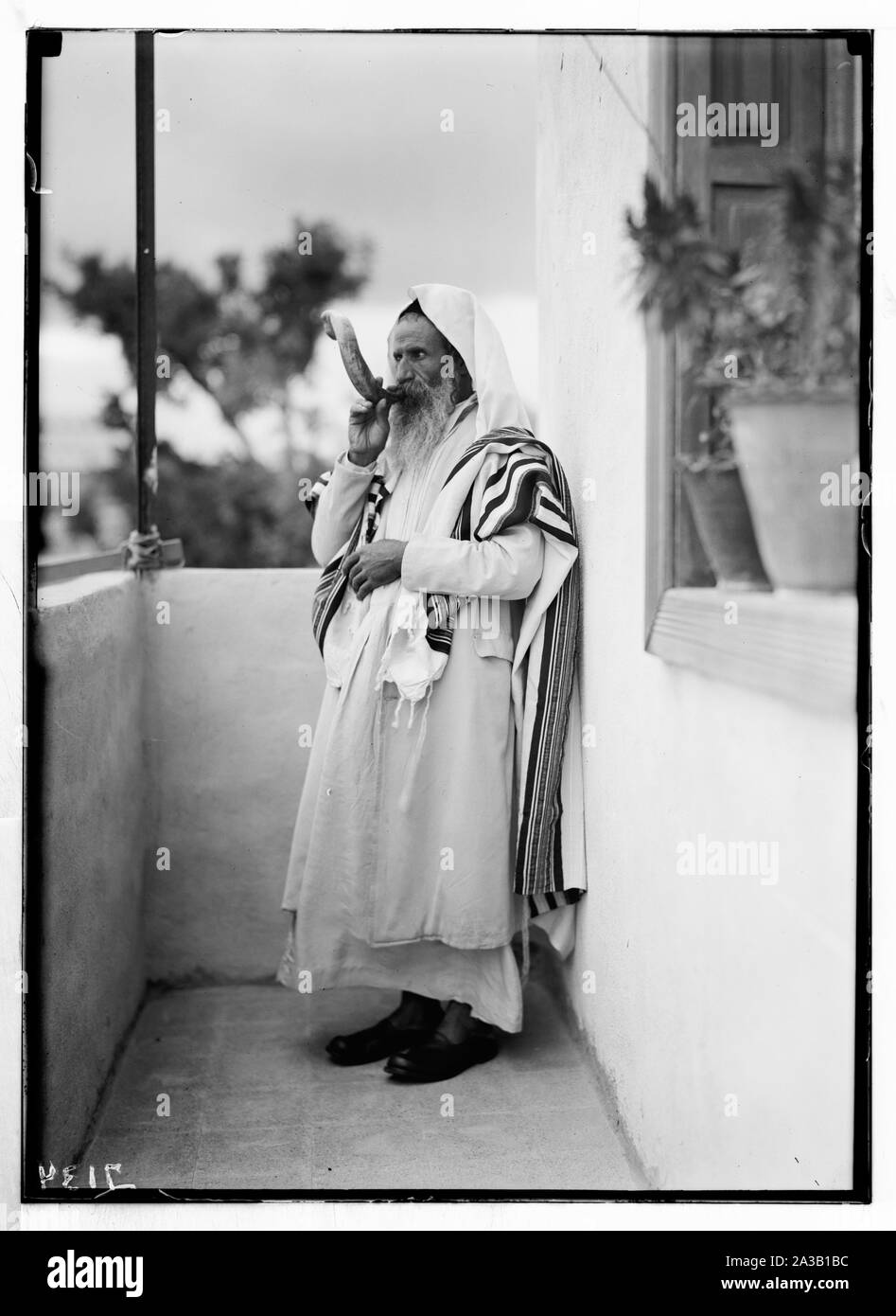 Shofar. Sabbath Horn. Yemenite Jew Stock Photo Alamy