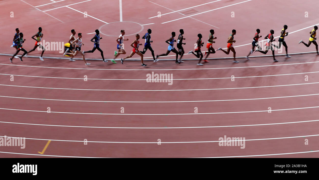 Doha, Qatar. 6th Oct, 2019. Athletes compete during the men's 10000m at the 2019 IAAF World Championships in Doha, Qatar, Oct. 6, 2019. Credit: Wang Lili/Xinhua/Alamy Live News Stock Photo