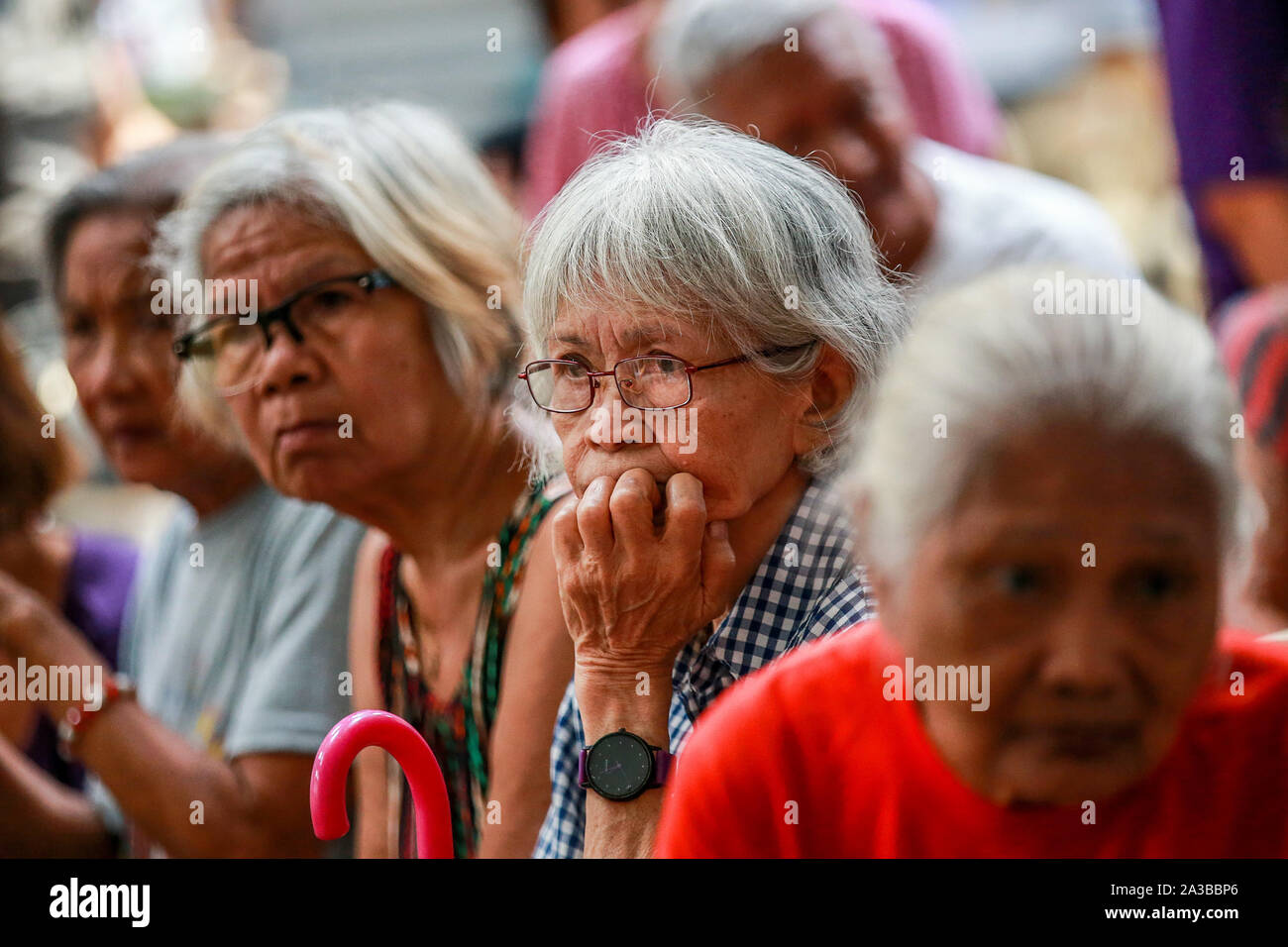 Manila, Philippines. 7th Oct, 2019. Elderly people wait for free vaccines during the mass immunization for senior citizens in Manila, the Philippines, Oct. 7, 2019. The Philippine Department of Health and the local government of Manila vaccinated more than 500 senior citizens against pneumonia and influenza diseases. Credit: Rouelle Umali/Xinhua/Alamy Live News Stock Photo