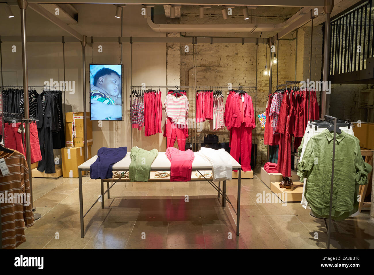 United color benetton shop in hi-res stock photography and images - Alamy