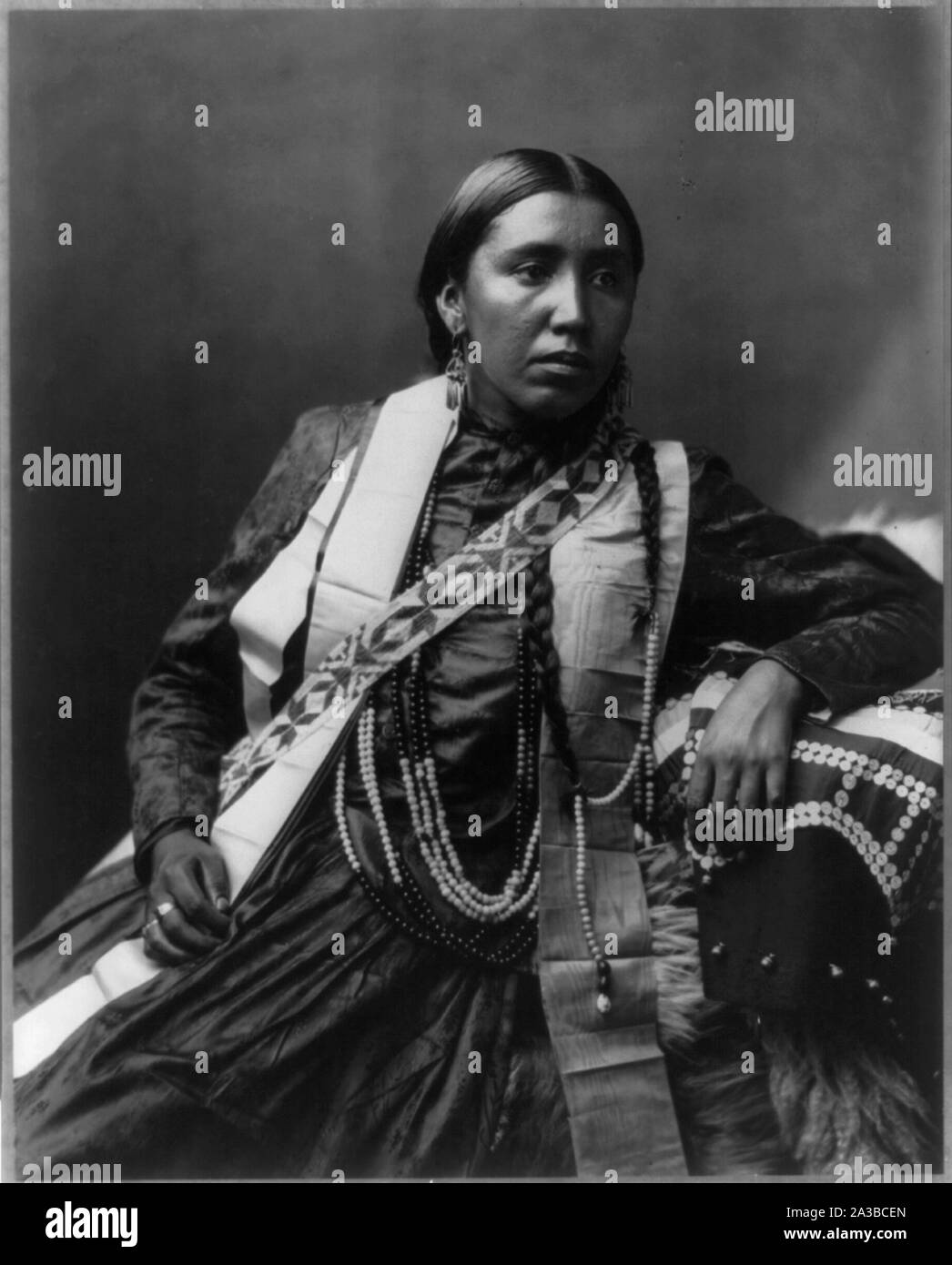 Sioux indians hi-res stock photography and images - Alamy