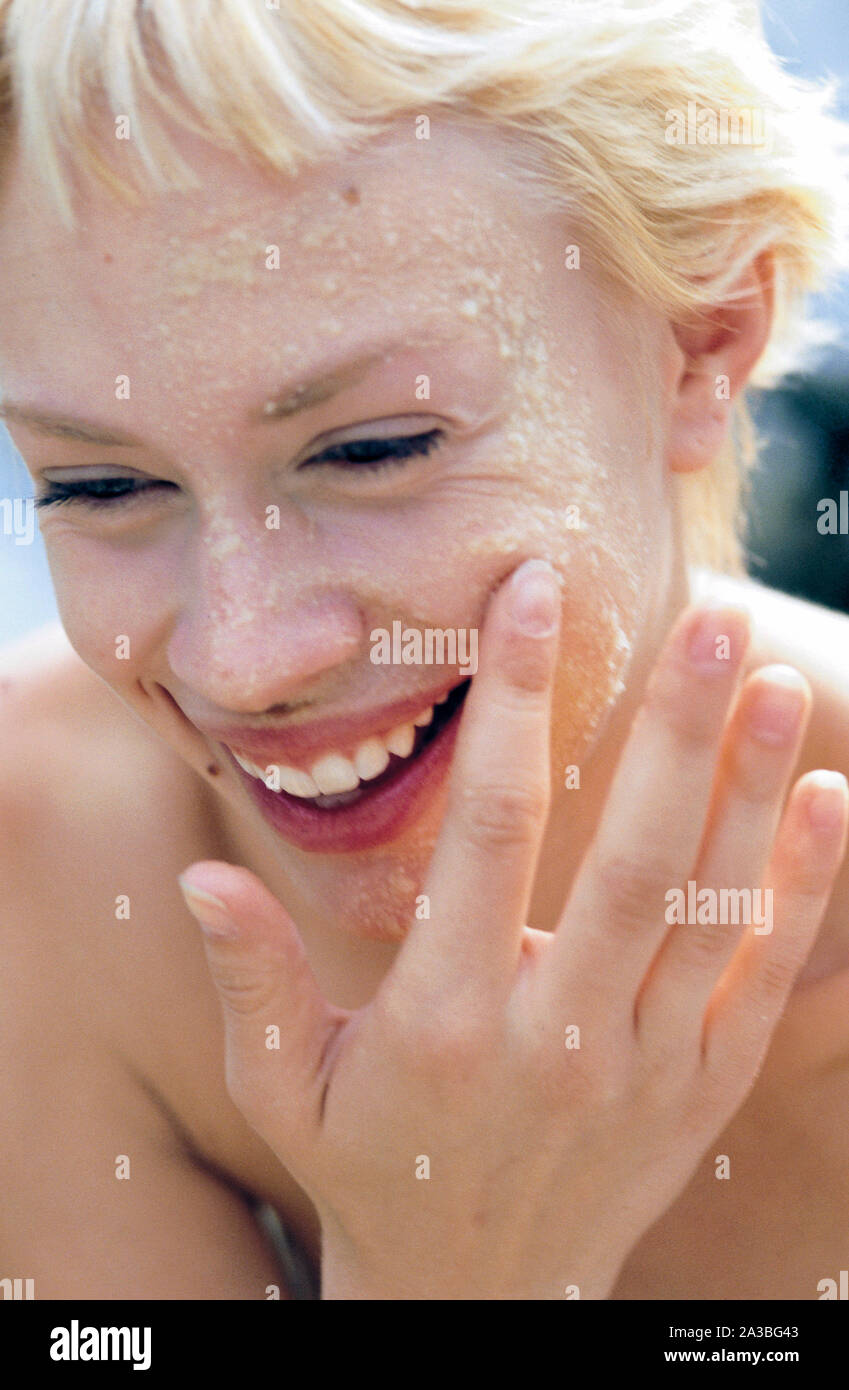 Scrubbing face woman hi-res stock photography and images - Alamy
