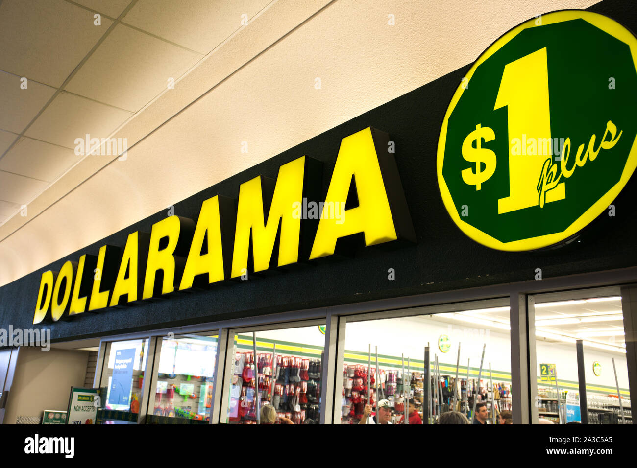 Dollarama hires stock photography and images Alamy