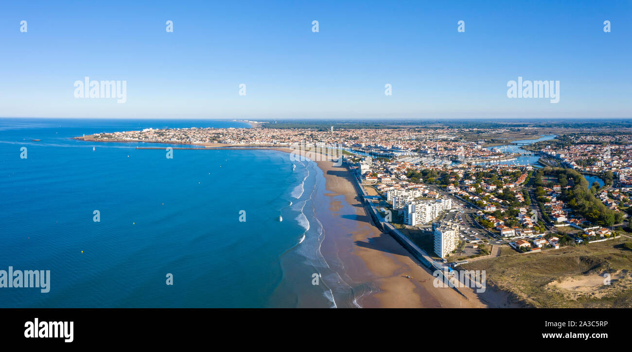France, Vendee, Saint Gilles Croix de Vie, seaside resort and La Vie river (aerial view) // France, Vendée (85), Saint-Gilles-Croix-de-Vie, station ba Stock Photo