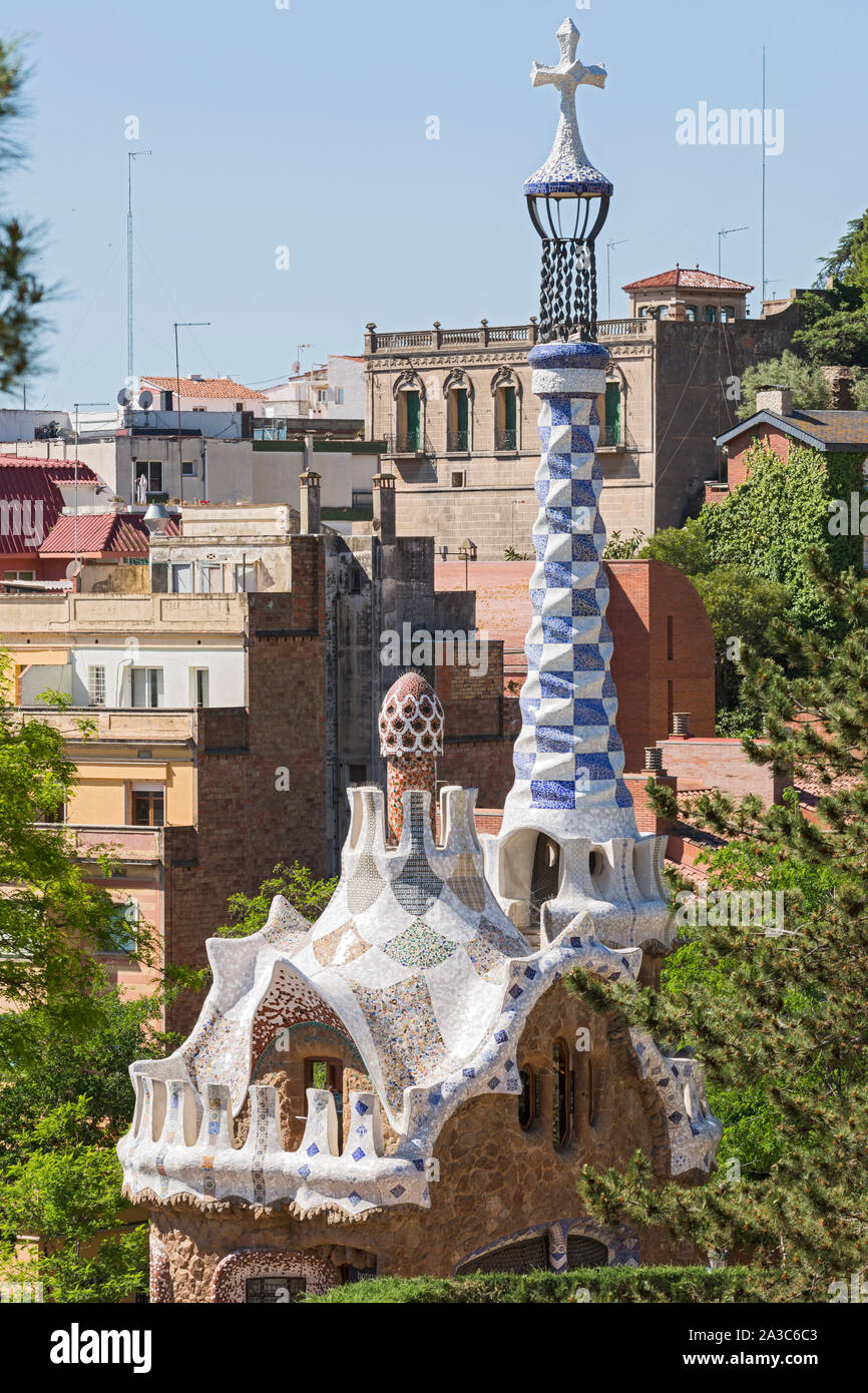 Barcelona; Park Gueell, Gaudi, Architektur, Portierloge, Dach, Turm, Terassenhaeuser Stock Photo