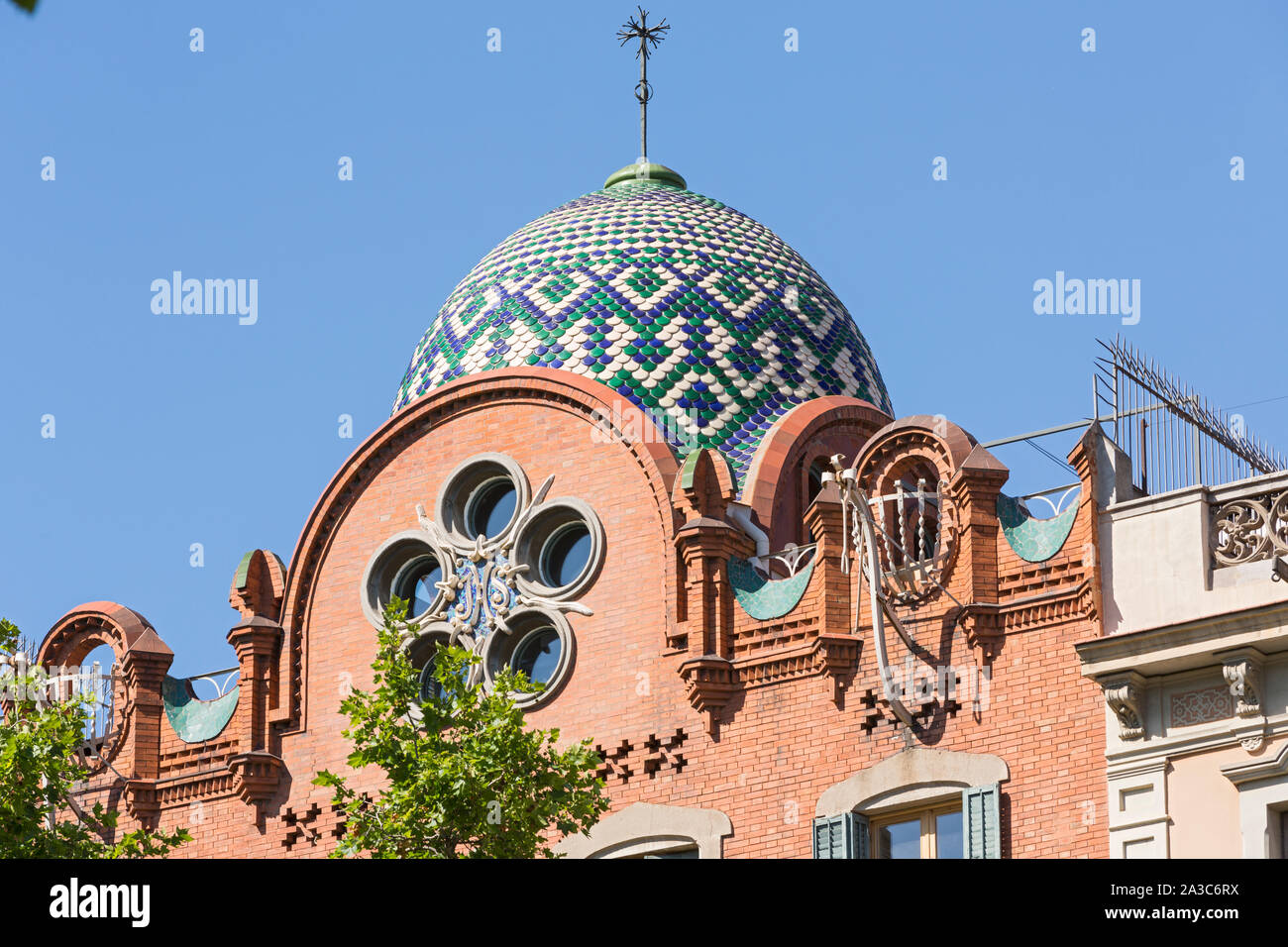Barcelona; Passeig Sant Joan, Hausfassade, Dach, Kuppel Stock Photo