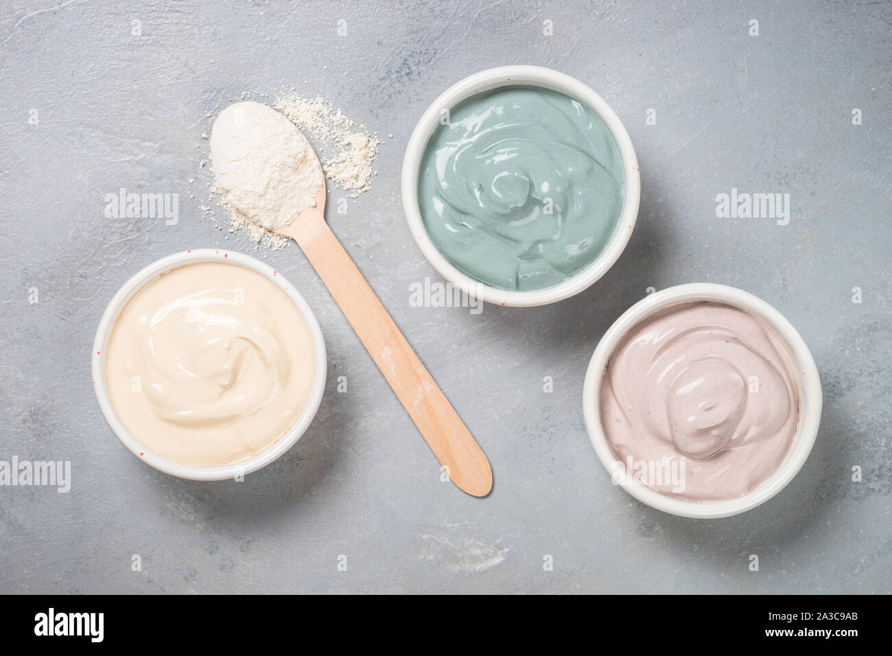 Woman apply mask clay hi-res stock photography and images - Alamy