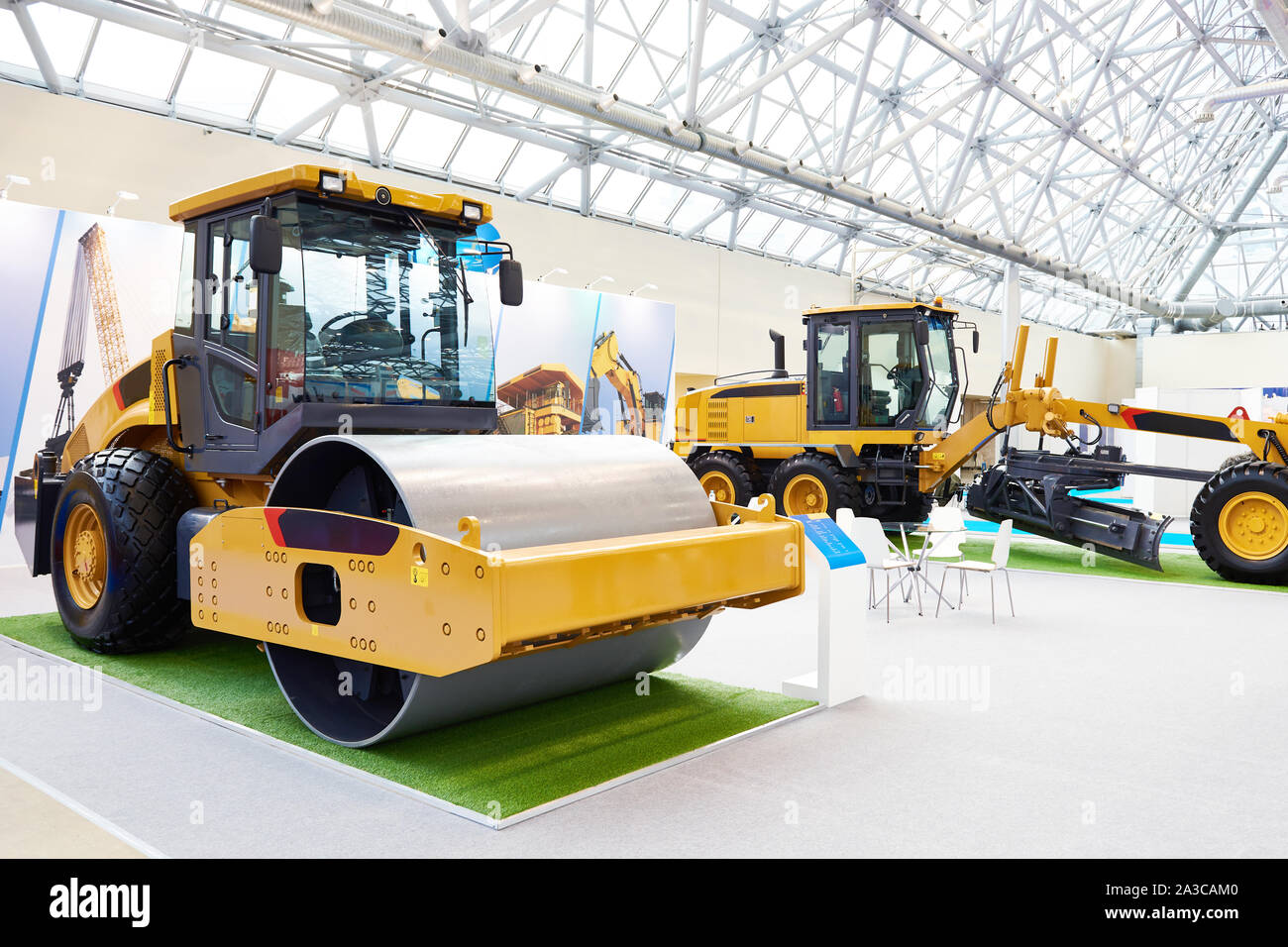 New road roller and motor grader on exhibition Stock Photo - Alamy