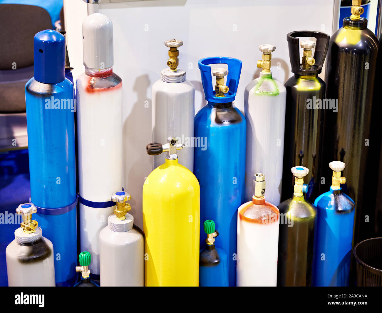 Industrial gases cylinders hi-res stock photography and images - Alamy