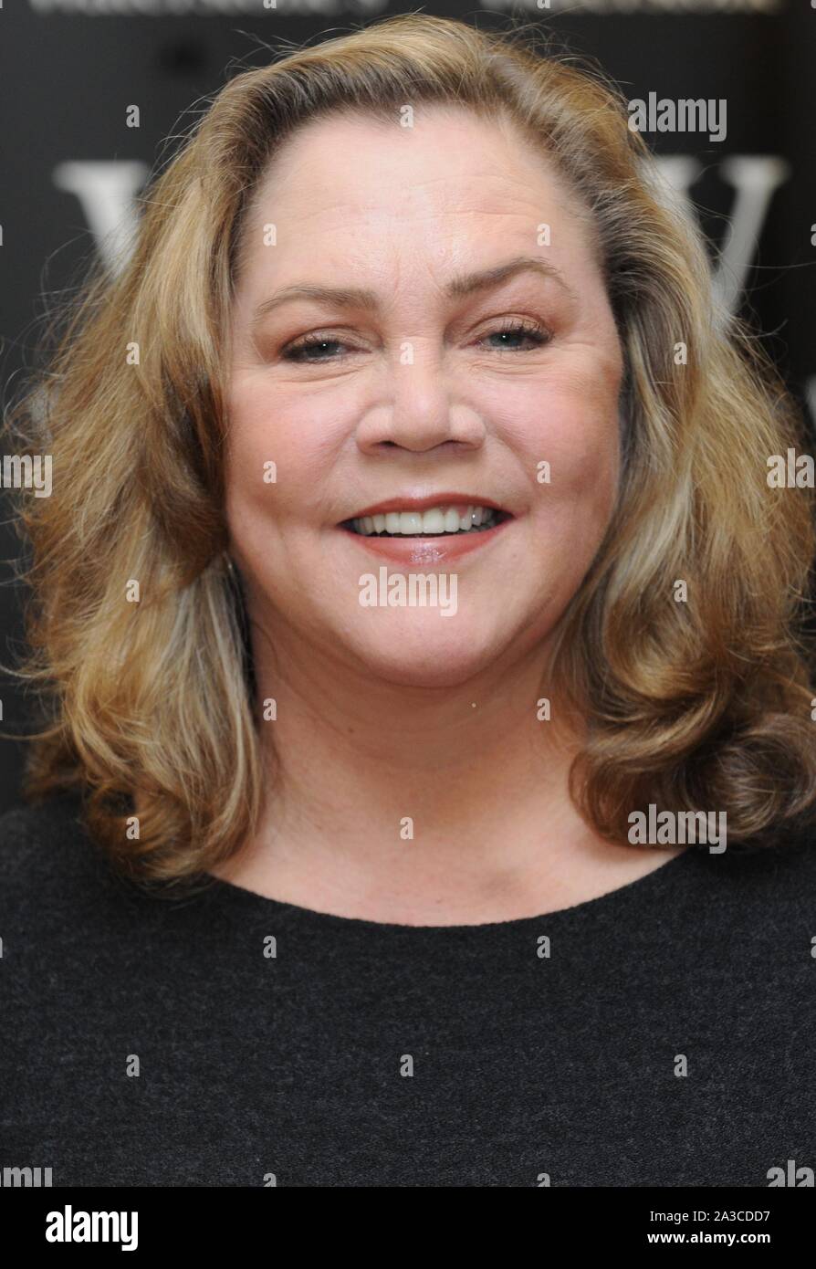 Celeb kathleen turner hires stock photography and images Alamy
