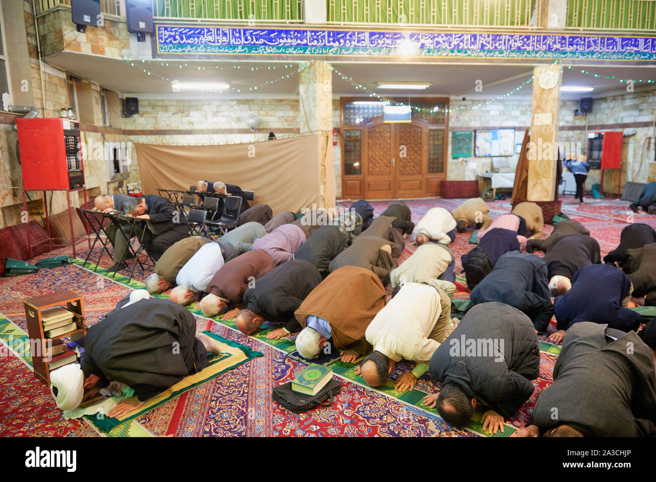 Iran Tehran Mosque Moslim Islam The 8 o clock praying in the mosque, the man part 01-04-2017 foto: Jaco Klamer Stock Photo