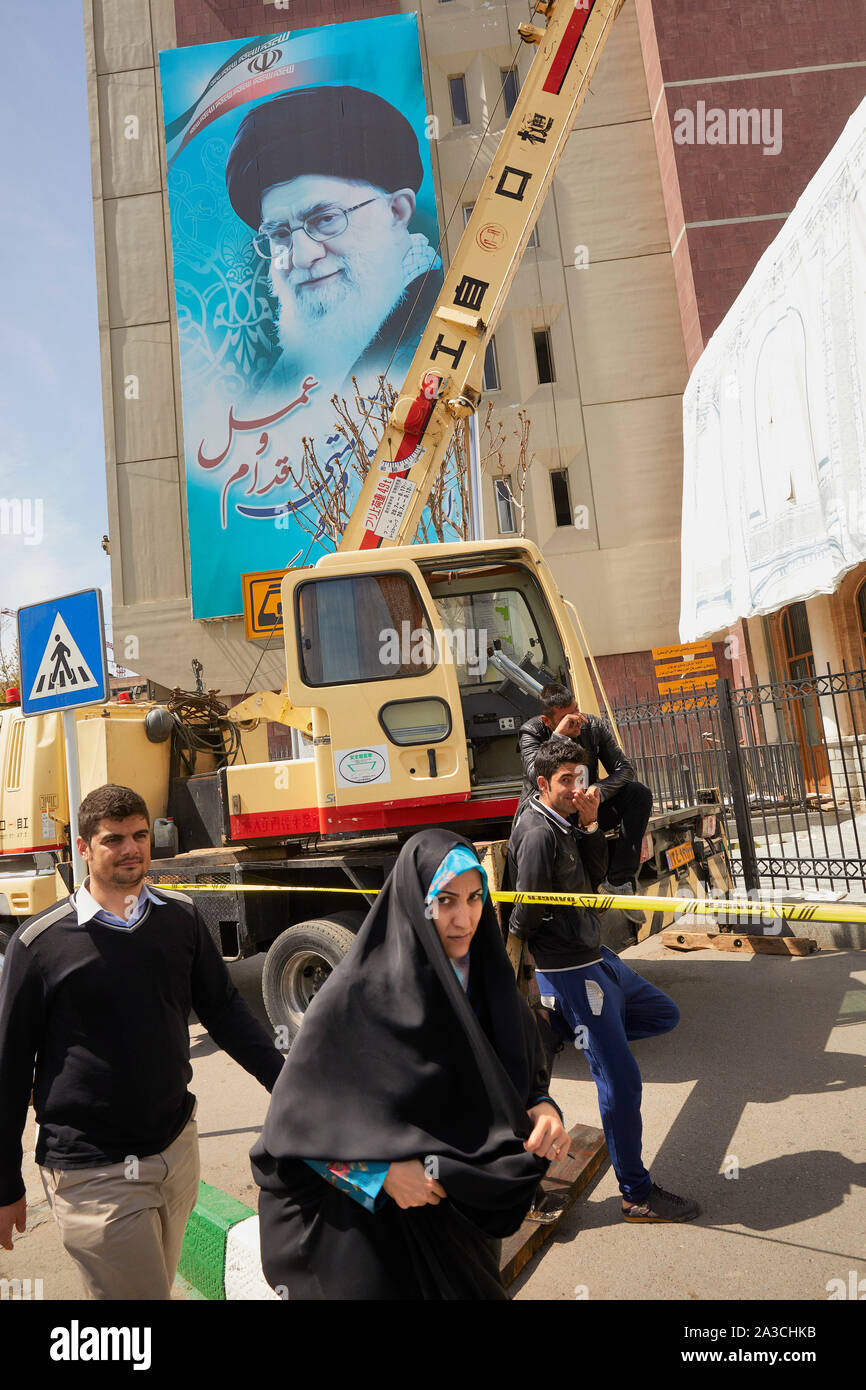 Iran Tehran People on the street with the Ayatollah billboard 29-03-2017 foto: Jaco Klamer Stock Photo