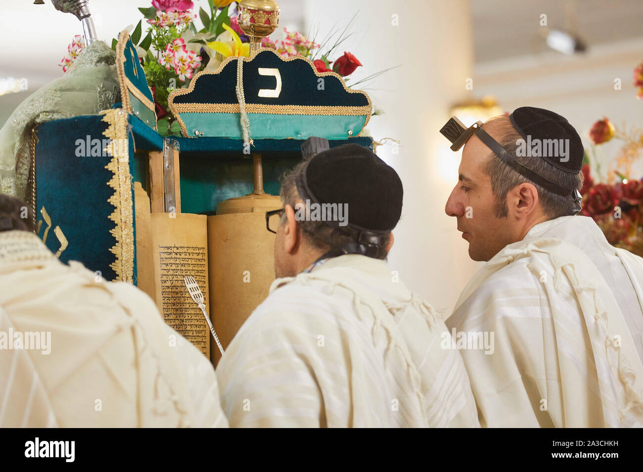 Iran Tehran Synagogue morning prayers at 7 o clock highschool Mozes the son of Imram 30-03-2017 foto: Jaco Klamer Stock Photo