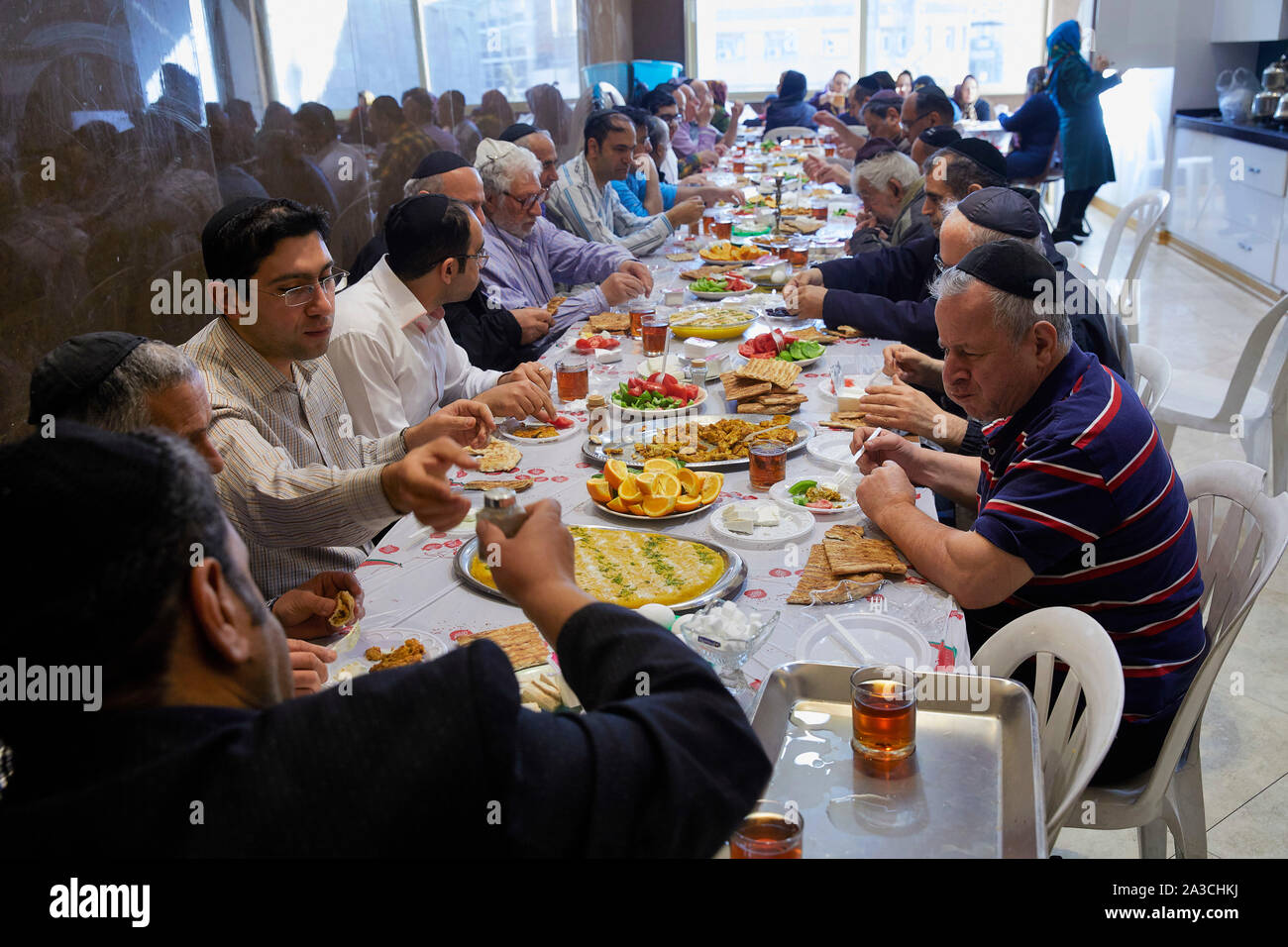 Iran Tehran Synagogue morning breakfast highschool Mozes the son of Imram 30-03-2017 foto: Jaco Klamer Stock Photo