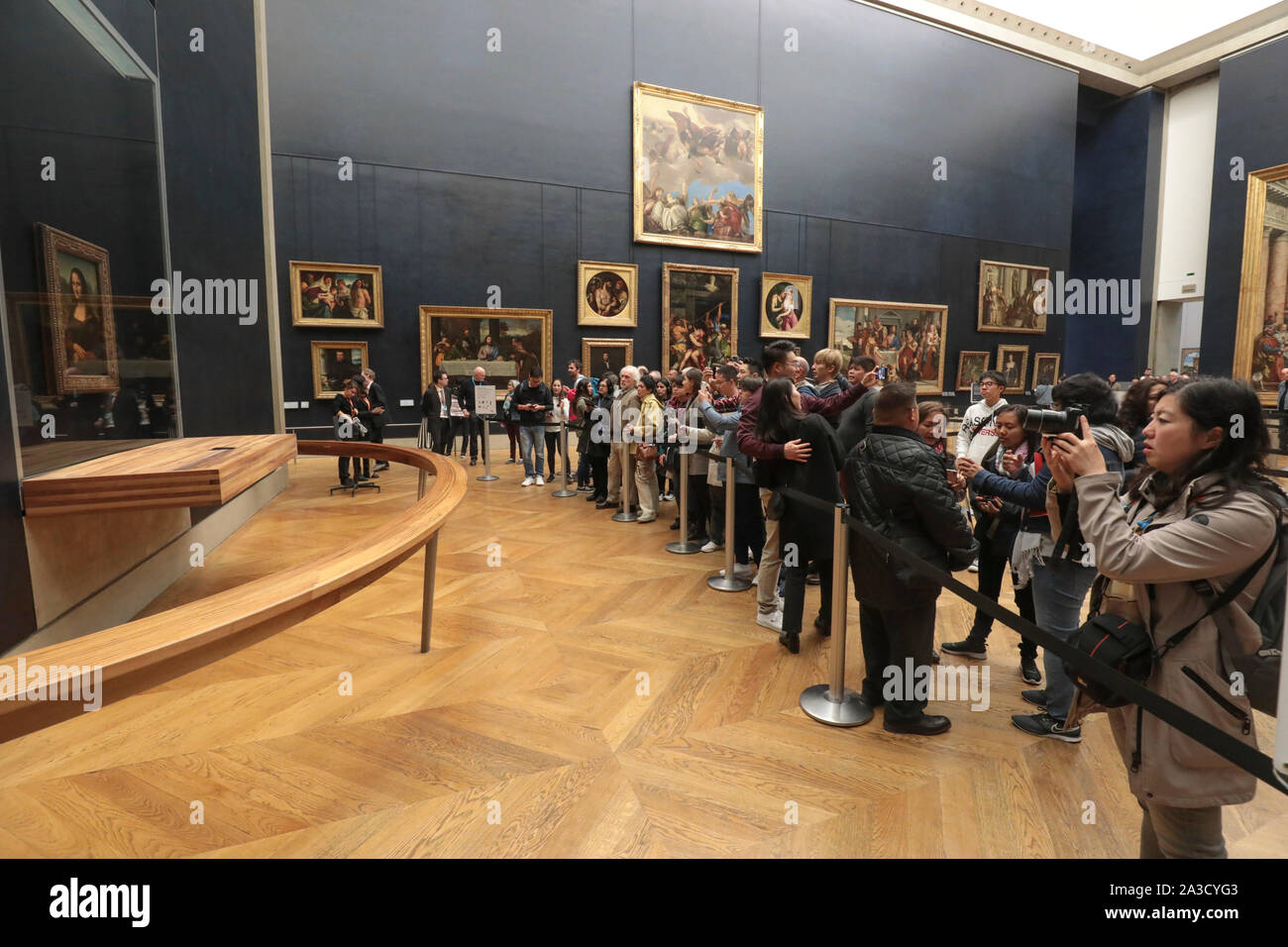 MONA  LISA WAS REINSTALLED IN HER GALLERY IN LOUVRE MUSEUM Stock Photo