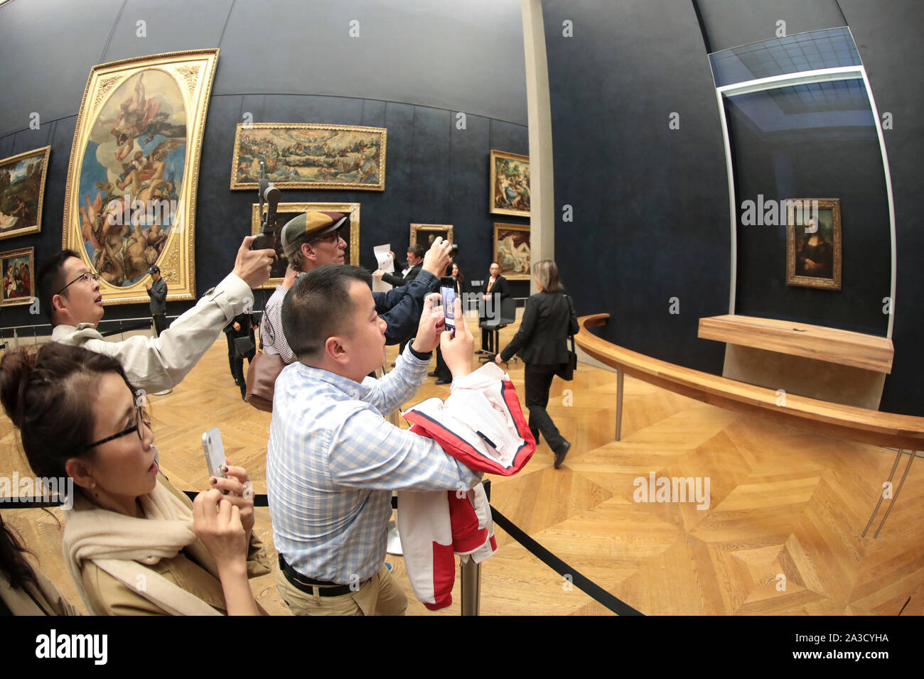 MONA  LISA WAS REINSTALLED IN HER GALLERY IN LOUVRE MUSEUM Stock Photo