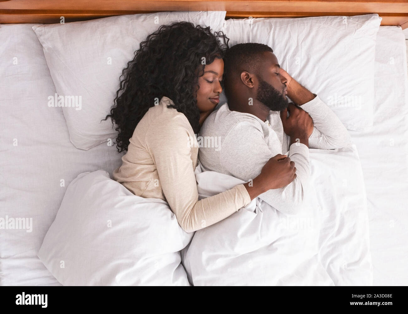 Husband And Wife Hugging Sleeping Together In... - Stock Photo [77981815] -  PIXTA