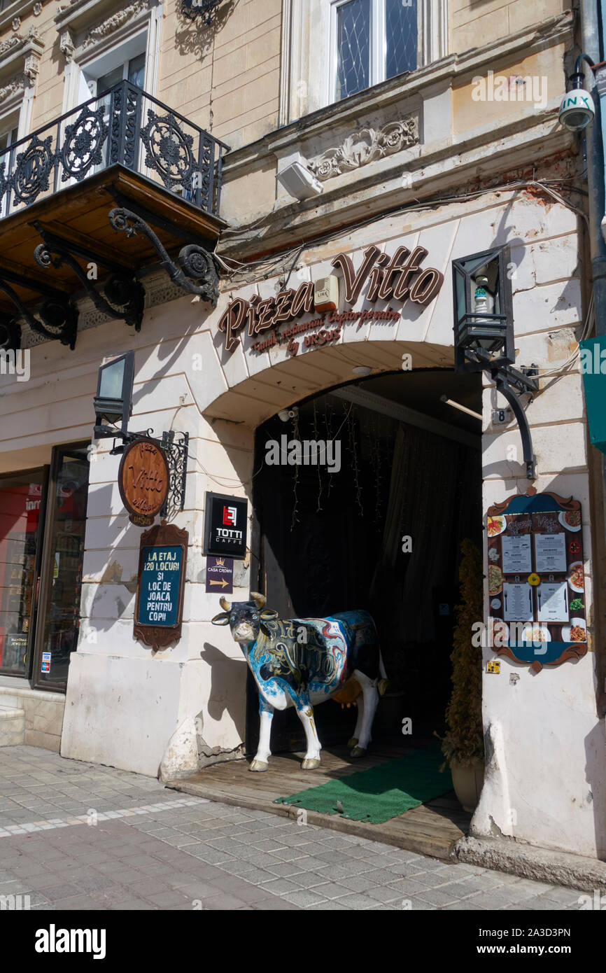 Entrance to the Pizza Vitto restaurant, Piaţa Sfatului (Council Square), Brasov, Transylvania, Romania. Stock Photo