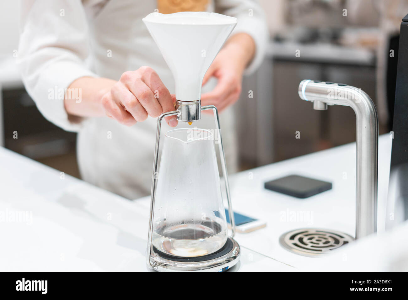 Manual pour over coffee maker hires stock photography and images Alamy