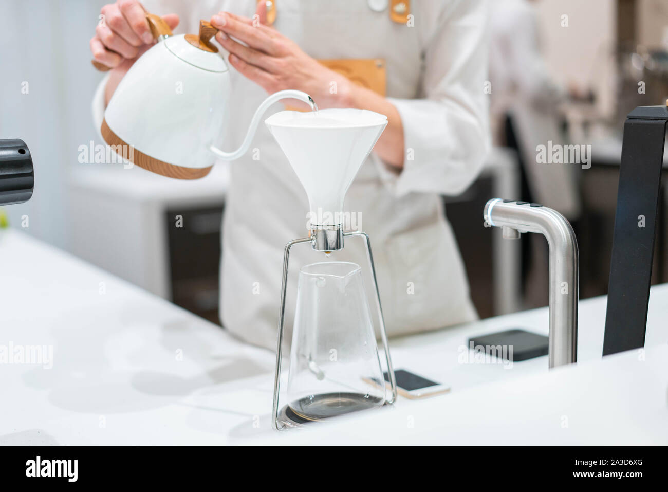 Manual pour over coffee maker hires stock photography and images Alamy