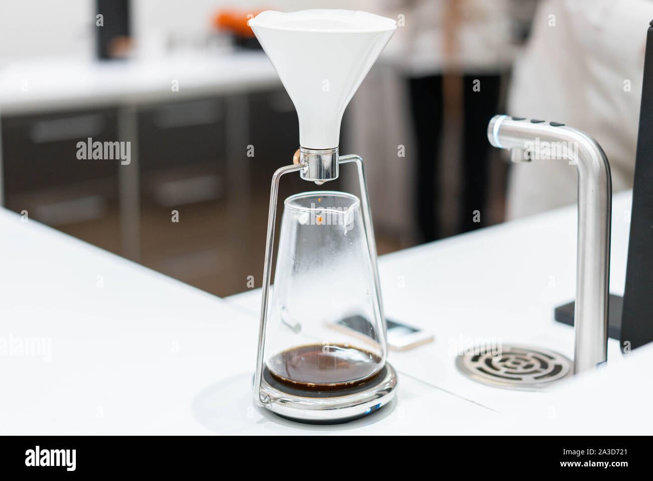 Manual pour over coffee maker hires stock photography and images Alamy