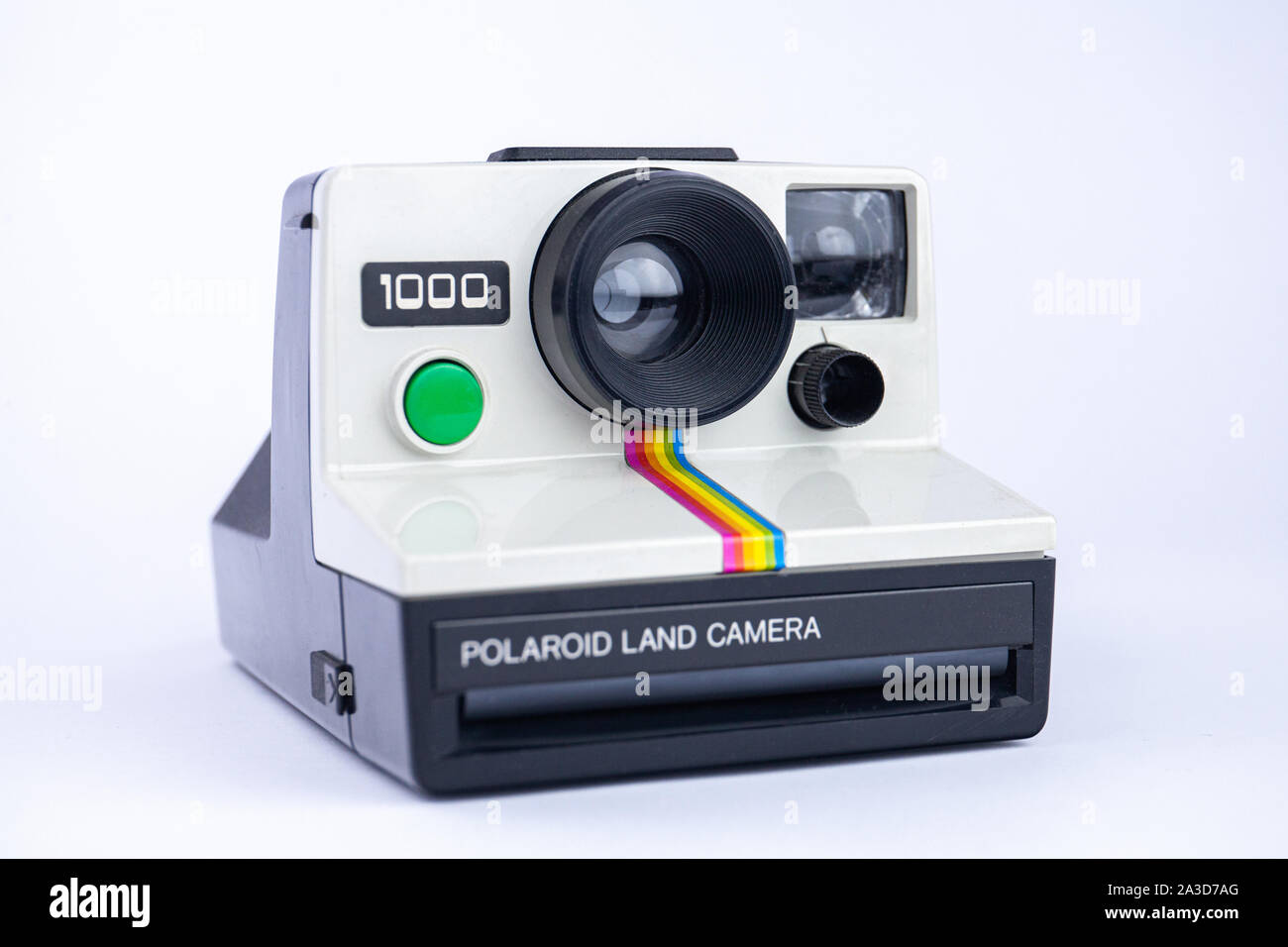 A vintage Polaroid 1000 instant camera. Side view Stock Photo - Alamy
