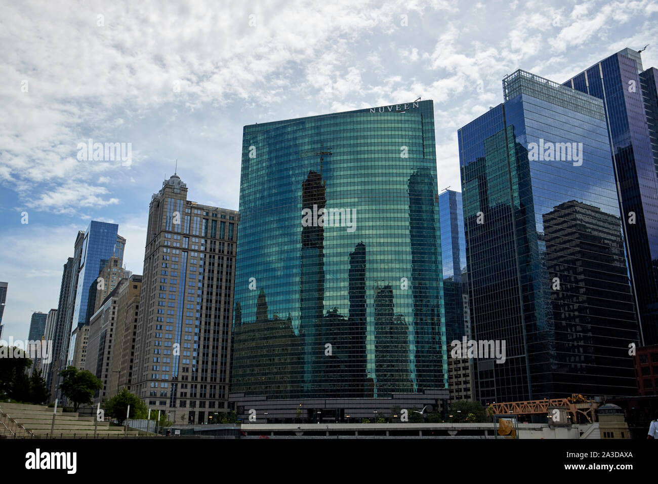 333 wacker drive and corner of the chicago river chicago illinois ...