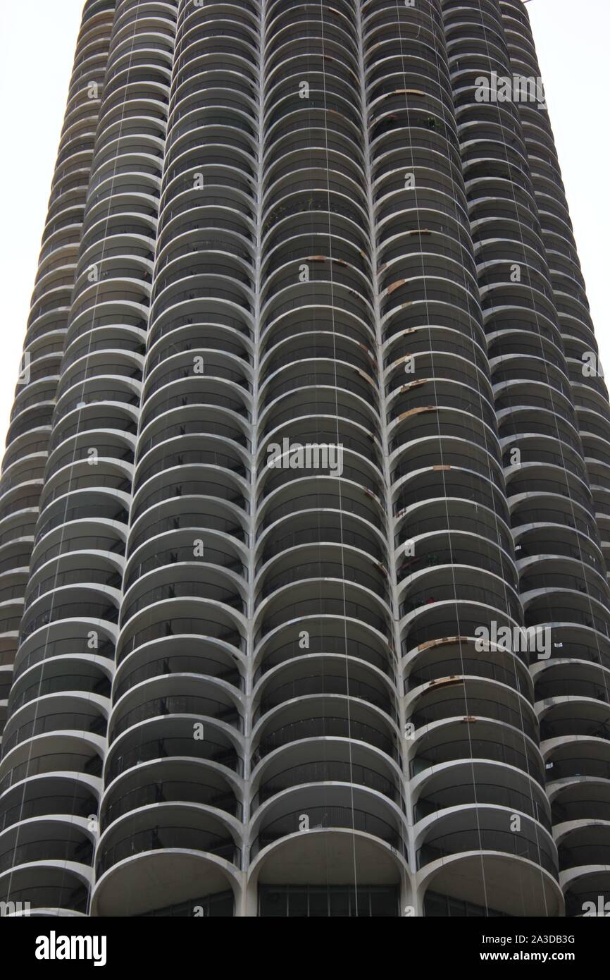 Famous round parking lot at Chicago River - CHICAGO, USA - JUNE 12, 2019  Stock Photo - Alamy