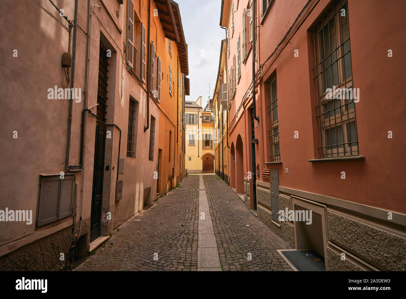 Authentic medieval street hi-res stock photography and images - Alamy