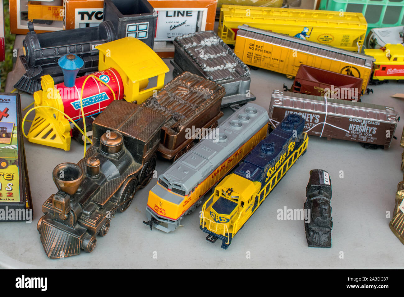 Model train accessories hi-res stock photography and images - Alamy