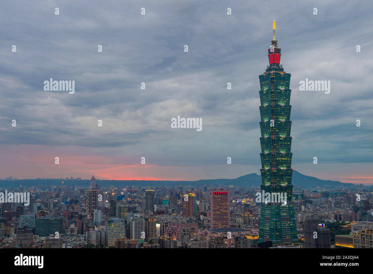 Taipei 101 building dusk hi-res stock photography and images - Alamy