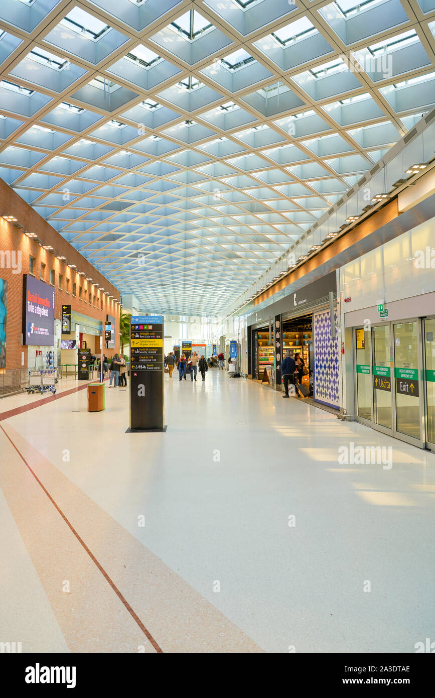 Marco polo airport hi-res stock photography and images - Page 3 - Alamy