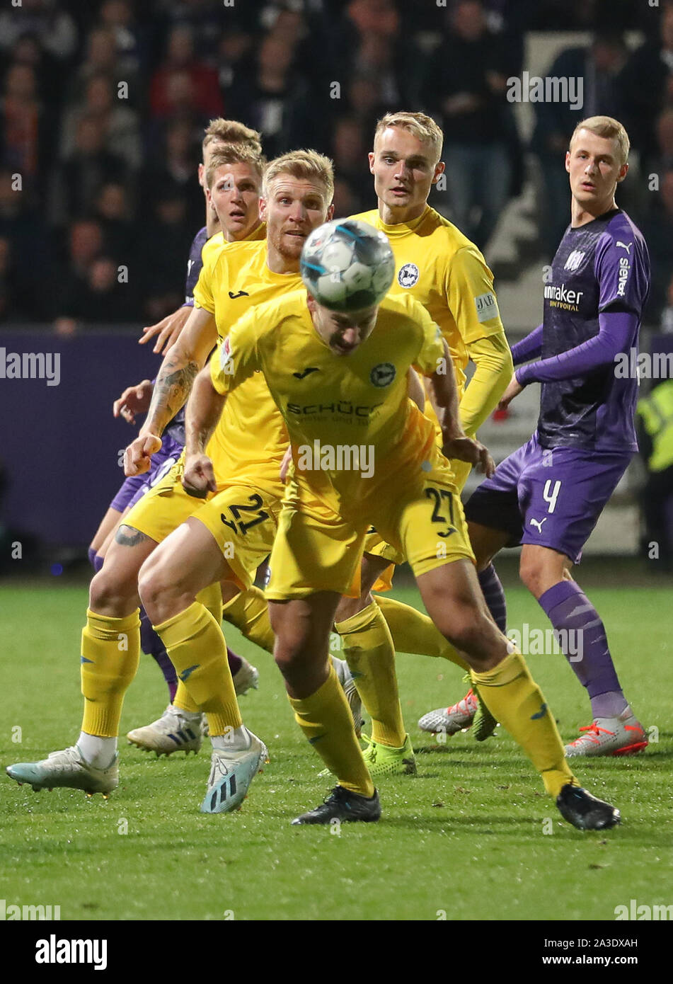 07 October 2019 Lower Saxony Osnabruck Soccer 2nd Bundesliga Vfl Osnabruck Arminia Bielefeld 9th Matchday In The Stadium At The Bremer Brucke Osnabruck S Lukas Gugganig R And Joakim Nilsson L R Andreas