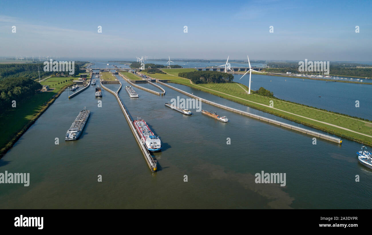 volkeraksluizen-hollands-diep-drone-photograpy-from-the-delta-works-in