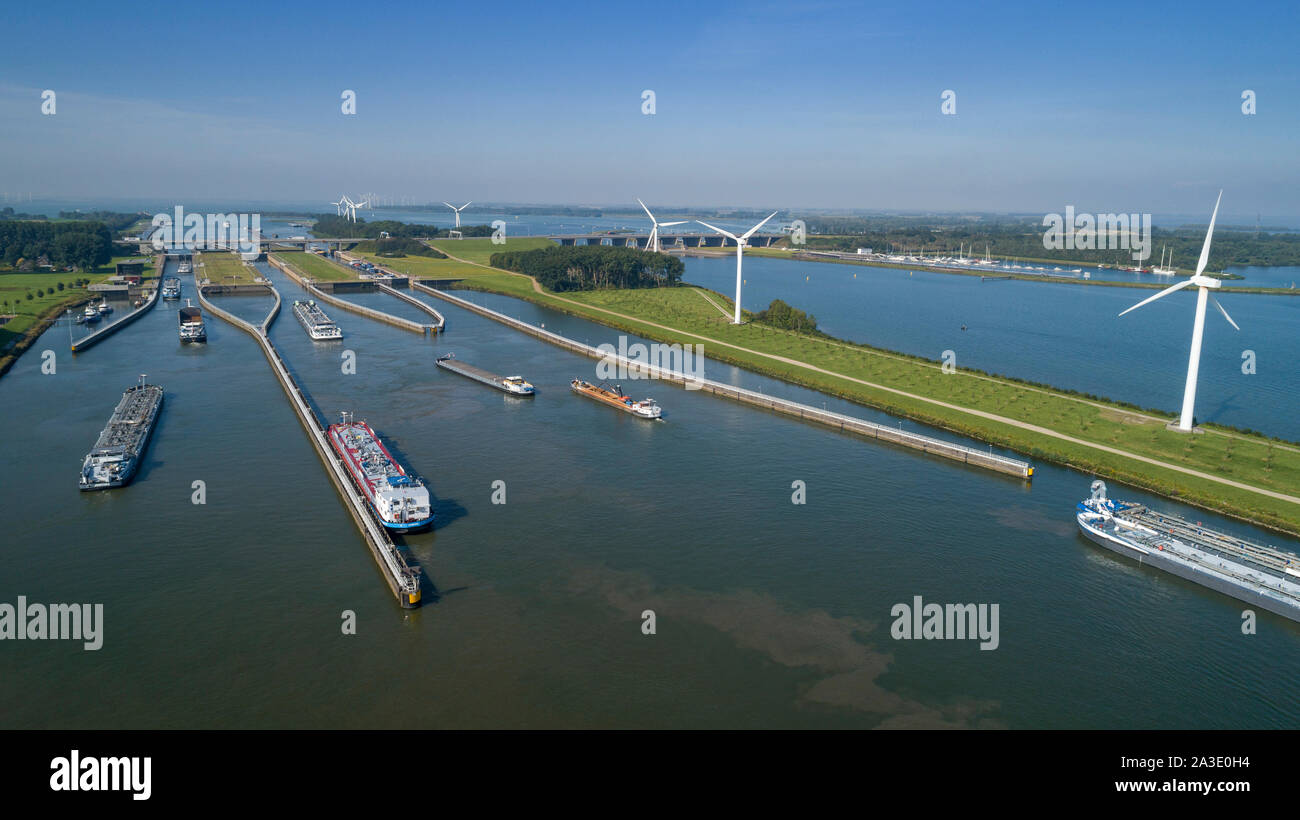 volkeraksluizen-hollands-diep-drone-photograpy-from-the-delta-works-in