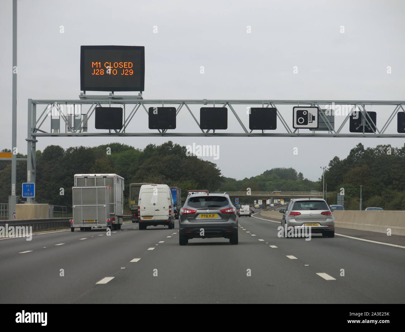 Electronic overhead gantry sign indicates that the northbound M1 is closed between junctions 28 and 29. Stock Photo