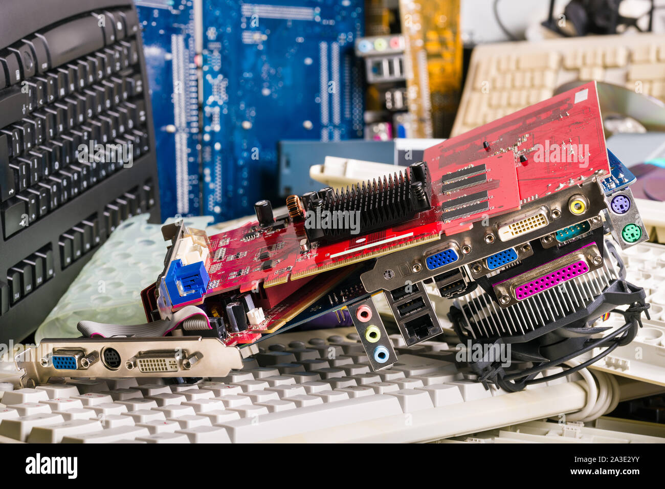 E-waste dump pile. Discarded computer parts. Waste sorting and disposal of  electronic components. Plastic keyboards, cards, circuit boards, heatsinks  Stock Photo - Alamy