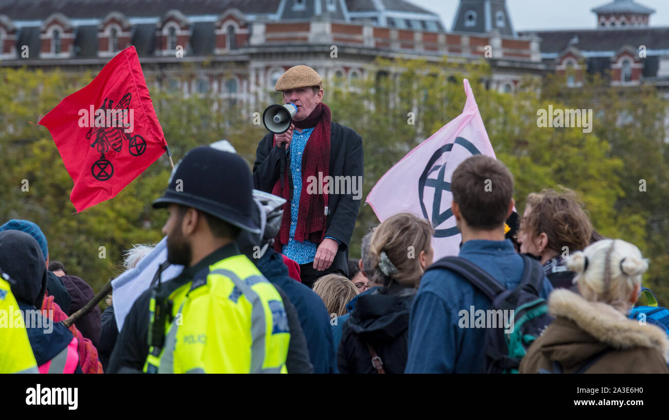 Westminster Bridge, London UK. 7th October 2019. Extinction rebellion climate change activists gather outside St Thomas' Hospital and Westminster bridge creating traffic disruption on major roads around Westminster.  This was the first day of protests which are planned accross London for the next fortnight to raise awareness of global climate change.  Celia McMahon/Alamy Live News. Credit: Celia McMahon/Alamy Live News Stock Photo