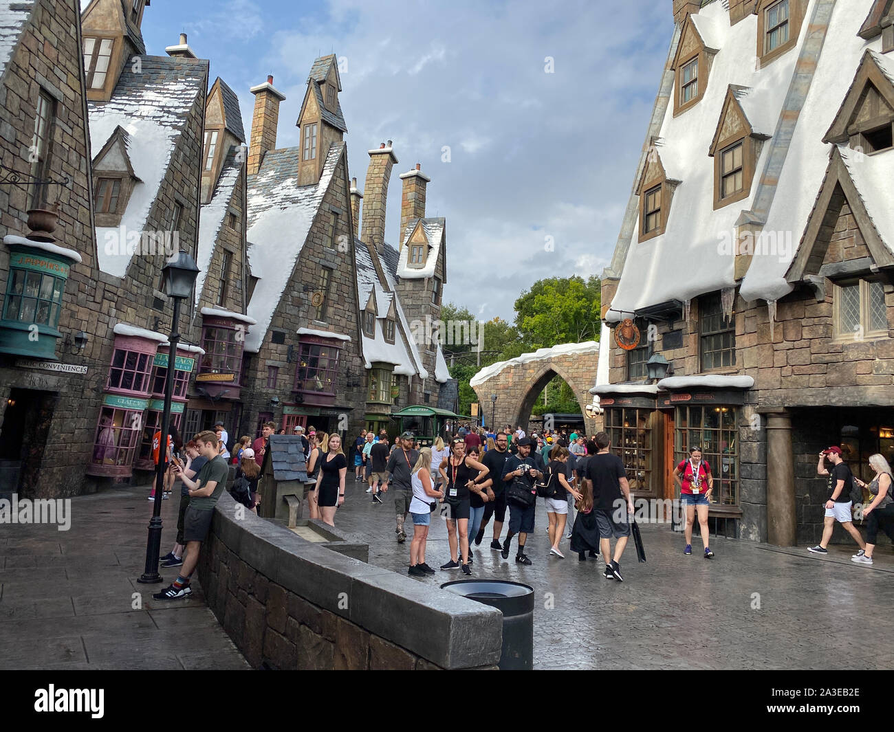 Wizarding World of Harry Potter – Hogsmeade (Universal Isl…