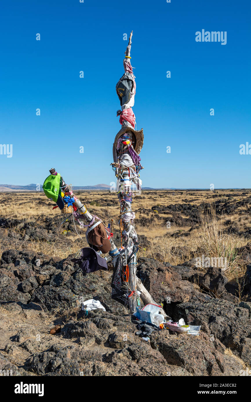 California, Lava Beds National Monument, Captain Jack's Stronghold, native american prayer ribbons and sage offerings hanging on medicine pole Stock Photo