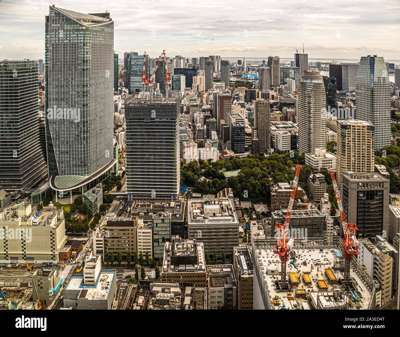Earthquakeproof highrise construction Constructionwork on Skyscraper