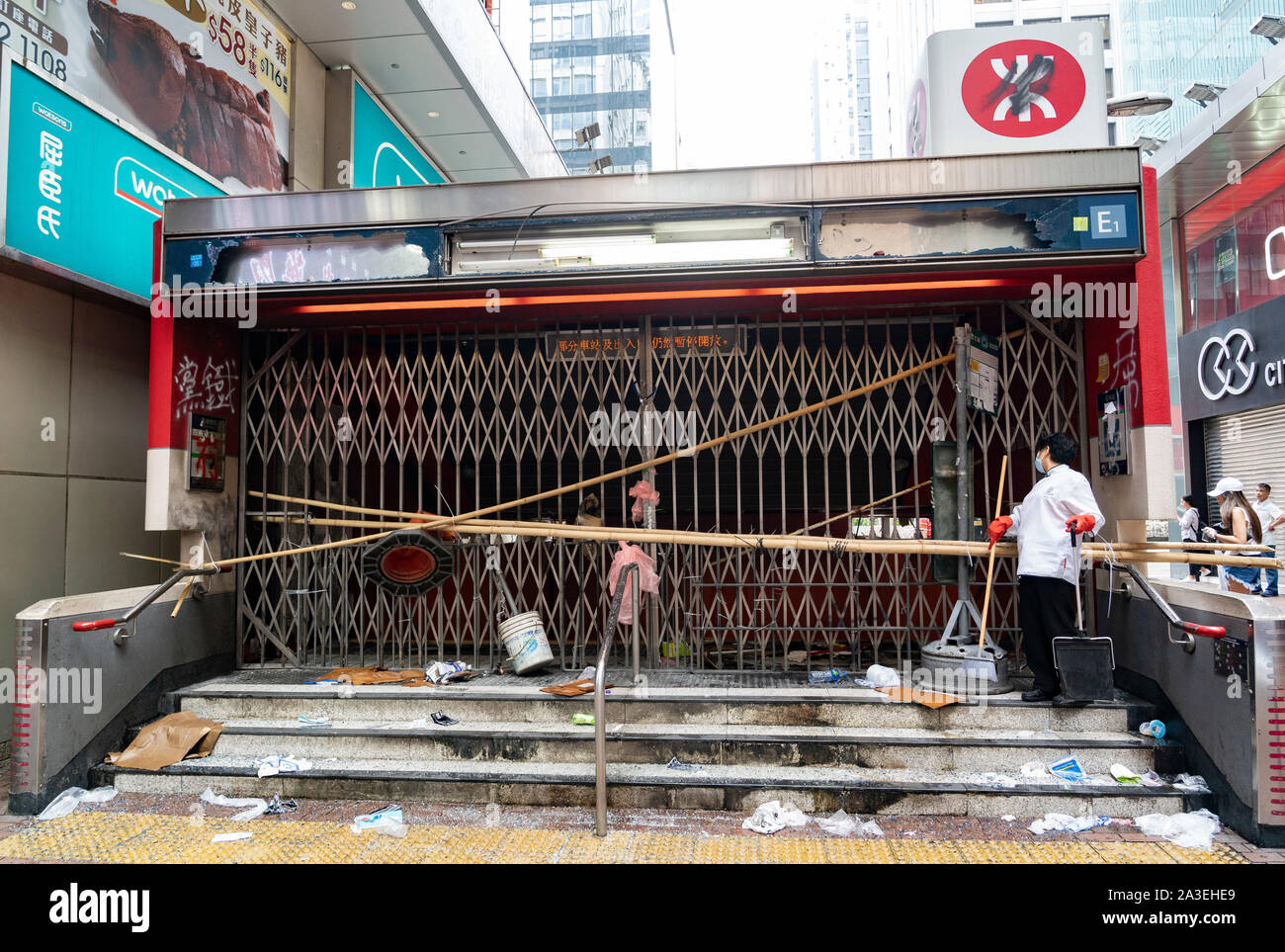 Kowloon, Hong Kong, China,. 7 October, 2019. After a night of violent confrontations between police and pro-democracy protestors in MongKok and YauMaTei in Kowloon, many MTR railway stations and what are thought to be pro-Beijing business franchises were vandalised. Entrance to Mongkok MTR station vandalised. Stock Photo